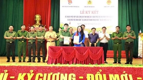 Công an tỉnh và Tỉnh đoàn Nghệ An ký kết kế hoạch phối hợp triển khai mô hình “3 cùng với thanh thiếu niên” vào năm 2025. (Ảnh tư liệu)