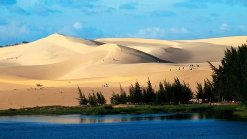 Khu du lịch Bàu Trắng (xã Hòa Thắng) trở thành điểm đến của nhiều du khách.