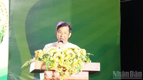 Ông Nguyễn Việt Anh, Phó Giám đốc Trung tâm Xúc tiến đầu tư, thương mại và du lịch tỉnh An Giang phát biểu tại buổi khai mạc.