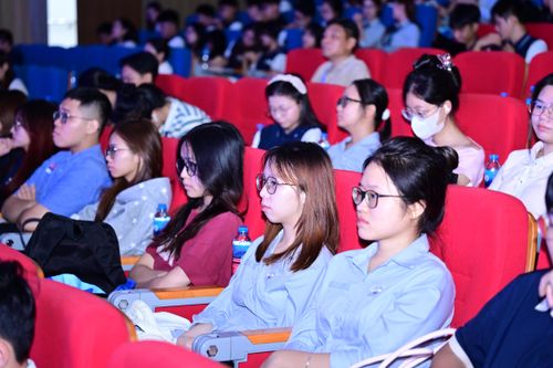  Chương trình có sự tham dự của nhiều bạn trẻ, người sáng tạo nội dung số. Ảnh: ĐỖ TRUNG 