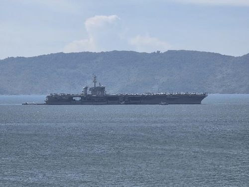 Tàu sân bay USS George Washington tại khu vực cảng Tiên Sa.
