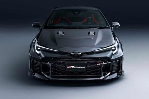 Trên thực tế, nhiều chủ xe GR Corolla hoàn toàn có thể tháo hàng ghế sau, lắp hệ thống treo mua ngoài và dùng lốp bám đường hơn mà chỉ cần chi số tiền ít hơn rất nhiều so với mức giá Toyota đưa ra. Tuy nhiên, đó không phải mục tiêu của mẫu xe này. Toyota sẽ chỉ sản xuất 730 chiếc GRMN Corolla trên toàn thế giới và mỗi xe đều có bảng số thứ tự riêng.