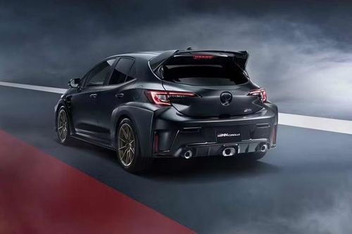 Con số 730 thường gắn với các siêu xe biểu tượng hơn là một mẫu xe hatchback hiệu năng cao. Nếu Toyota sản xuất 7.300 chiếc, phần lớn sức hút của GRMN Corolla có lẽ sẽ biến mất ngay lập tức. Khi đó, người yêu xe sẽ bắt đầu so sánh giá của xe với Toyota GR Corolla, Honda Civic Type R hay thậm chí Porsche Cayman đã qua sử dụng.