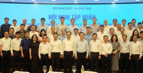 Đại biểu chụp ảnh lưu niệm tại Hội nghị.