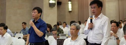 PGS.TS Bùi Đức Thọ, Giám đốc Đại học Kinh tế Quốc dân (ảnh trái) và PGS.TS Bùi Quang Hùng, Giám đốc Đại học Kinh tế TP Hồ Chí Minh (ảnh phải)