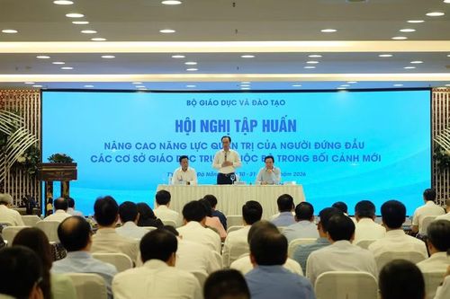 Bộ trưởng Hoàng Minh Sơn điều hành phần thảo luận tại Hội nghị.