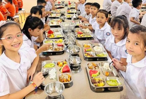 Đảm bảo bữa ăn học đường cho học sinh.