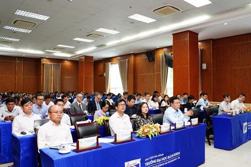 13 cơ sở giáo dục đại học và đơn vị liên quan tham gia chương trình tọa đàm.