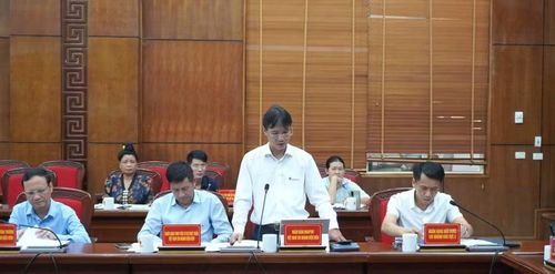 Đại diện Ngân hàng Nông nghiệp và Phát triển Nông thôn chi nhánh tỉnh Điện Biên tham gia ý kiến.