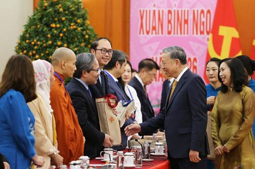Hiện có hơn 6 triệu người Việt Nam ở nước ngoài, trong đó, đông đảo trí thức, chuyên gia và doanh nhân đang làm việc tại các trung tâm khoa học, công nghệ và tài chính lớn trên thế giới. Theo ông, cần làm gì để kết nối và phát huy hiệu quả hơn nguồn lực đặc biệt này nhằm phục vụ phát triển đất nước?