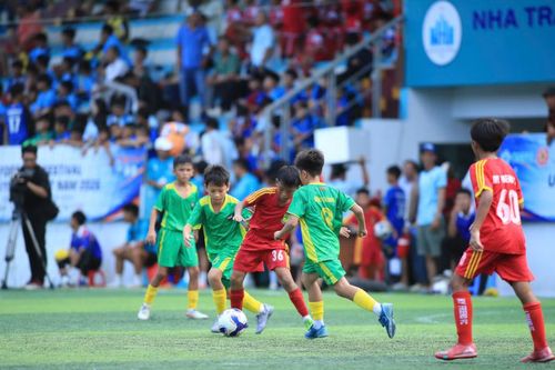 Các cầu thủ "nhí" sẽ có thêm sân chơi chuyên nghiệp.
