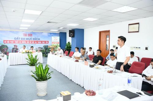 Quang cảnh buổi tọa đàm.