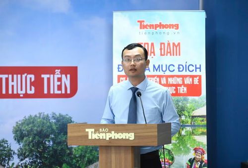 Nhà báo Nguyễn Ngọc Tiến, Phó Tổng Biên tập báo Tiền Phong phát biểu khai mạc tọa đàm