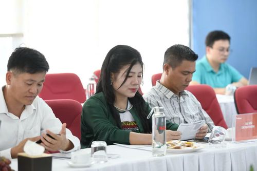 Các đại biểu, khách mời tại tọa đàm.