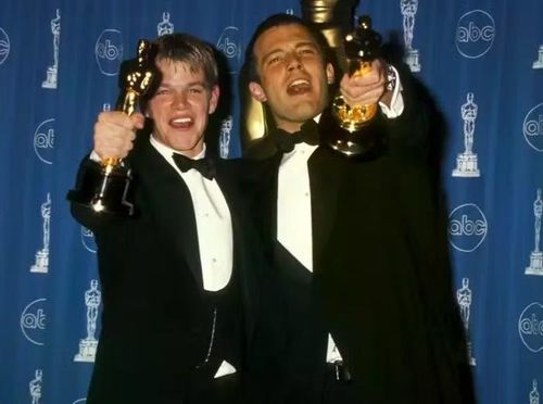 Ben Affleck và Matt Damon thắng giải Oscar vào năm 1998. Ảnh: Getty Images