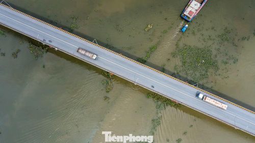 Cùng với đó tỉnh Quảng Ninh đang thực hiện các thủ tục để tiếp tục đầu tư mở rộng cầu Đá Bạc với tổng mức đầu tư dự kiến khoảng 360 tỷ đồng, từ ngân sách tỉnh Quảng Ninh và ngân sách thành phố Hải Phòng.