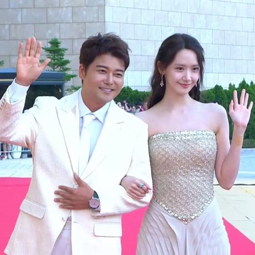 YoonA (SNSD) và Jun Hyun Moo trở lại lễ trao giải với vai trò dẫn chương trình. Đây là năm thứ 5 liên tiếp bộ đôi này được tín nhiệm giao cho đảm nhận vị trí MC của Blue Dragon Series Awards kể từ khi lễ trao giải ra mắt vào năm 2022.