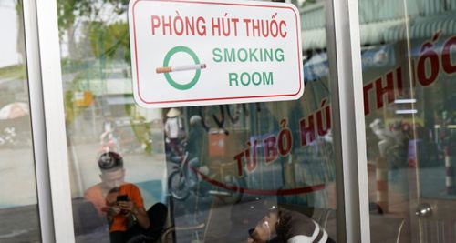 Nhiều nhà ga, bến xe... đã xây dựng phòng hút thuốc lá cho hành khách