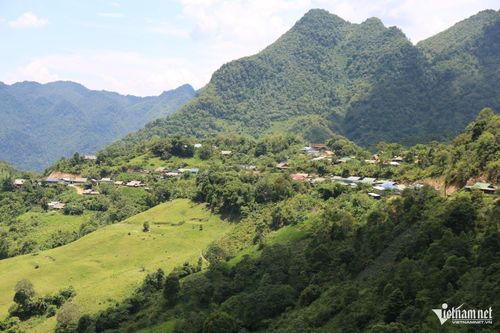 Ở xã Na Loi, tỉnh Nghệ An, có những cụm dân cư cách trung tâm xã 43km nên việc sáp nhập không hề dễ dàng. Ảnh: Thanh Hải