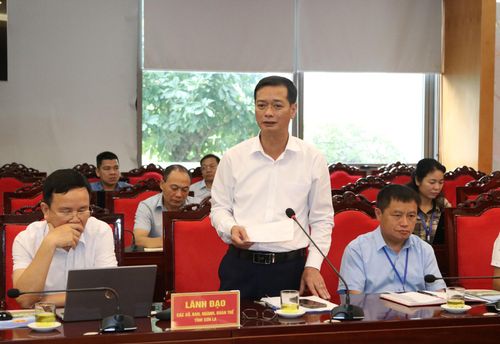 Đại diện Sở Nông nghiệp và Môi trường tỉnh Sơn La phát biểu tại buổi làm việc