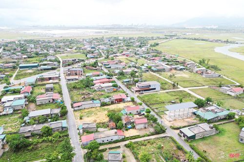 Việc người dân đầu tư xây dựng nhà trọ cho thuê đang góp phần bổ sung chỗ ở cho công nhân làm việc tại các khu, cụm công nghiệp trên địa bàn Hà Tĩnh.