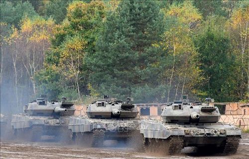 Xe tăng Leopard 2 A7 của quân đội Đức tham gia một buổi huấn luyện ở Munster. Ảnh tư liệu: AFP/TTXVN (Ảnh không cho phép bên thứ ba sử dụng, chia sẻ lại)