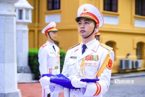 Ghi nhận của Người Đưa Tin, ngay từ sáng sớm, công tác chuẩn bị cho Lễ Thượng cờ ASEAN đã được các đơn vị của Bộ Ngoại giao triển khai khẩn trương, chu đáo tại Trụ sở Bộ Ngoại giao.
