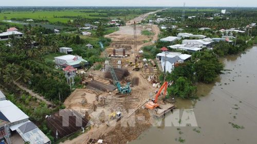 Công trường thi công cao tốc Mỹ An - Cao Lãnh, đoạn qua xã Mỹ Quí, tỉnh Đồng Tháp. Ảnh: Nhựt An - TTXVN