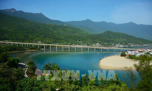 Vẻ đẹp hoang sơ, thanh bình cùng hệ sinh thái phong phú đã khiến nơi đây được ví như chốn bồng lai tiên cảnh. Ảnh: Văn Dũng-TTXVN