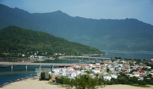 Vẻ đẹp hoang sơ, thanh bình cùng hệ sinh thái phong phú đã khiến nơi đây được ví như chốn bồng lai tiên cảnh. Ảnh: Văn Dũng-TTXVN