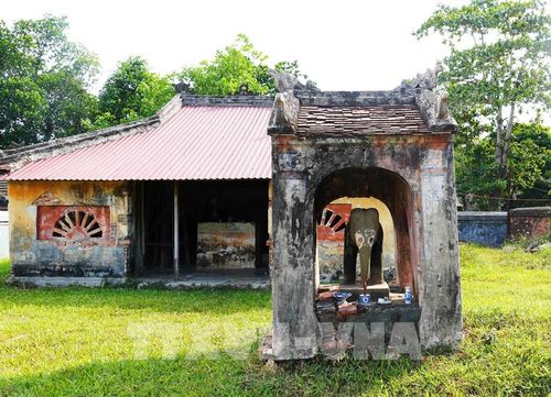 Miếu Tượng - nơi thờ tượng voi chế tác tinh xảo bằng đá trong Điện Voi Ré, thành phố Huế. Ảnh: Nguyên Lý - TTXVN