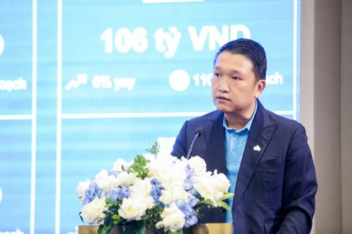 Tổng Giám đốc Tập đoàn Công nghệ CMC Đặng Tùng Sơn trình bày Báo cáo của Ban điều hành về Kết quả hoạt động kinh doanh năm 2025 và Kế hoạch kinh doanh năm 2026. Ảnh: CMC 