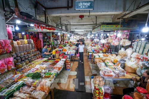 Chợ Long Hoa là điểm đến thu hút du khách, nơi hội tụ không gian mua sắm và nét văn hóa đặc trưng của Tây Ninh. Ảnh: Giang Phương - TTXVN
