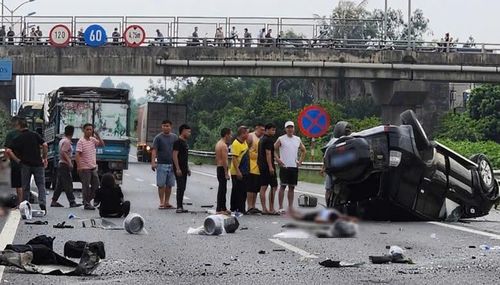 Các chuyên gia khuyến cáo chủ xe thường xuyên kiểm tra tình trạng lốp để kịp thời phát hiện những hư hỏng, hao mòn và khắc phục, tránh để xảy ra nổ lốp gây tai nạn.