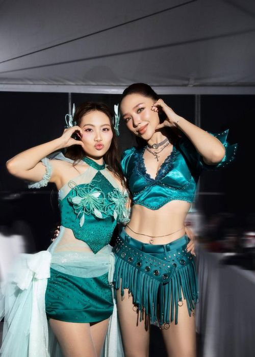 Tóc Tiên khá thoải mái, cởi mở với các đồng nghiệp trong giới showbiz. Ảnh: FBNV