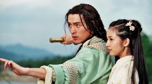 Quách Tĩnh và Hoàng Dung là cặp nhân vật đặt nền móng cho toàn bộ mạch truyện kéo dài hơn 100 năm của Xạ Điêu Tam Bộ Khúc.