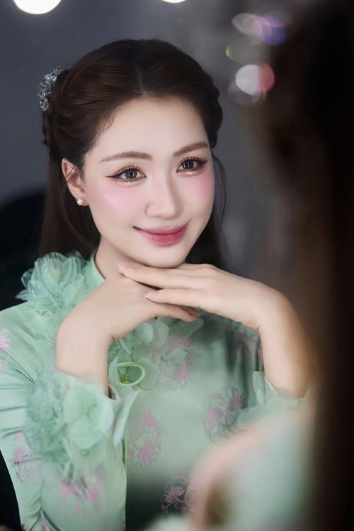 Hòa Minzy duy trì sức hút với khán giả sau nhiều năm hoạt động nghệ thuật.