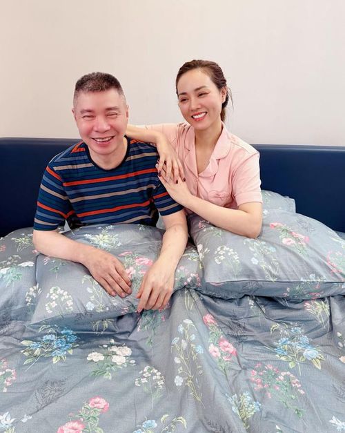 Bà xã Công Lý thường xuyên chia sẻ khoảnh khắc đời thường của hai vợ chồng lên fanpage Gia Đình Công Lý. Ảnh: FBNV