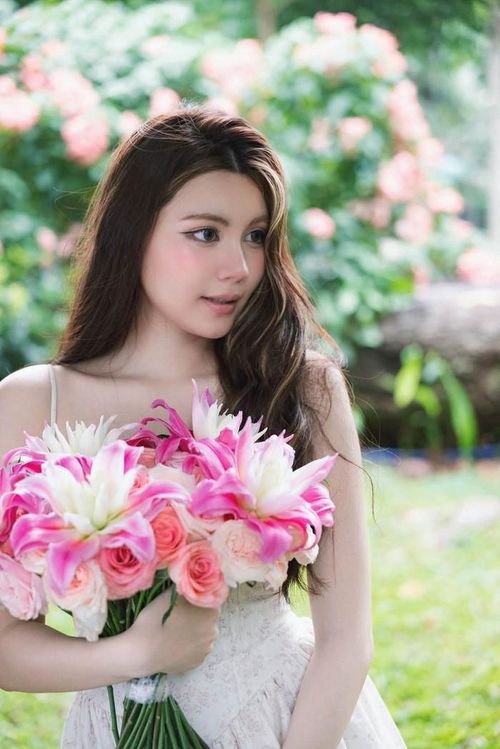 Nhan sắc xinh đẹp tuổi 18 của Hạt Dẻ - con gái út nhà Quyền Linh. Ảnh: FBNV
