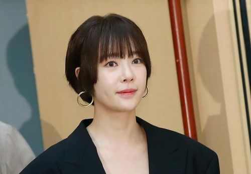 Việc Hwang Jung Eum lựa chọn lên tiếng và mở lại tài khoản mạng xã hội được xem là tín hiệu cho thấy nữ diễn viên đang dần quay trở lại với cuộc sống thường nhật.
