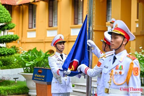 Cách đây 31 năm, ngày 28/7/1995, lá cờ đỏ sao vàng tung bay trên bầu trời Brunei trong buổi lễ trang trọng kết nạp Việt Nam trở thành thành viên thứ 7 của ASEAN nhân dịp Hội nghị Bộ trưởng Ngoại giao ASEAN lần thứ 28.