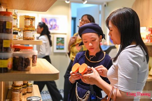 Việc kết hợp giữa trải nghiệm trực tiếp và thương mại điện tử được kỳ vọng mở rộng kênh tiêu thụ cho đặc sản địa phương, đồng thời thúc đẩy chuyển đổi số trong hoạt động phát triển thị trường nội địa.