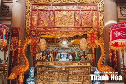 Khu vực thờ nữ Thành hoàng làng.