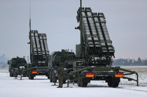 Hệ thống phòng không Patriot của Mỹ. Ảnh: Reuters.