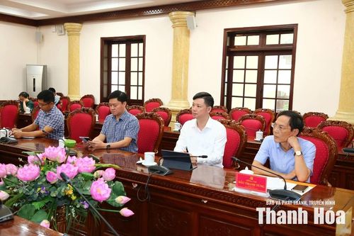 Các đại biểu dự buổi làm việc.