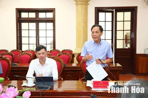 Các đại biểu phát biểu tại buổi làm việc.