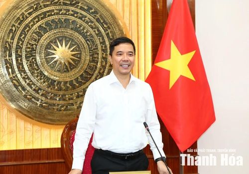 Phó Bí thư Thường trực Tỉnh ủy Nguyễn Hồng Phong phát biểu tại buổi làm việc.