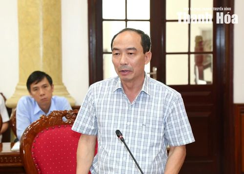 Phó Chủ tịch Thường trực HĐND tỉnh Lê Tiến Lam phát biểu tại hội nghị.