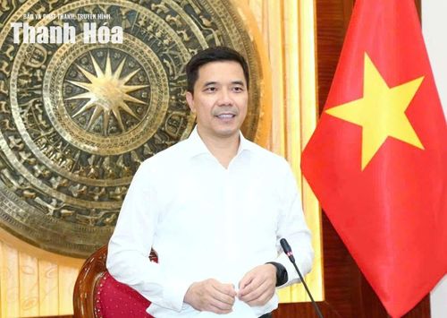 Phó Bí thư Thường trực Tỉnh ủy Nguyễn Hồng Phong phát biểu chỉ đạo tại hội nghị.
