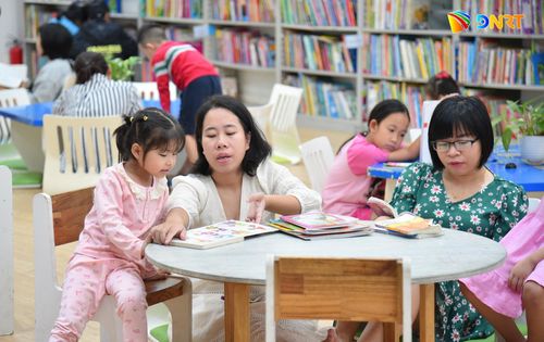 Nhu cầu đọc của trẻ thơ hôm nay đòi hỏi người viết phải thay đổi để tiếp cận, sáng tạo ra tác phẩm mang hơi thở đương đại. Ảnh: KHÔI NGUYÊN